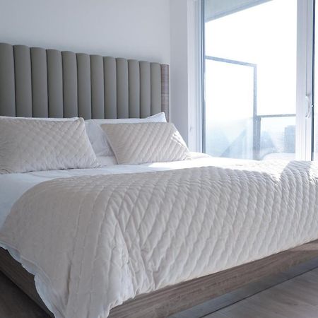 Modern Luxury Waterfront Condo 미시소거 외부 사진
