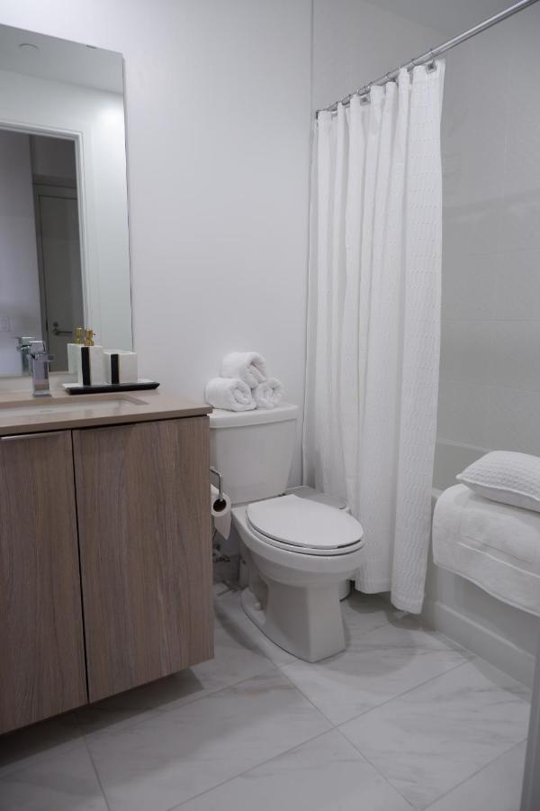 Modern Luxury Waterfront Condo 미시소거 외부 사진